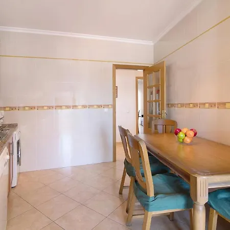 Iii Apartment *